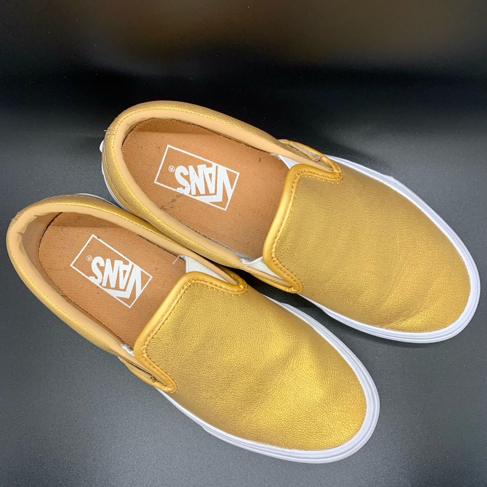 LIMITED EDITION all gold Vans 🤯
